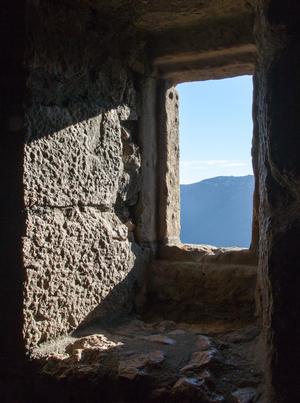 Peyrepertuse stone window