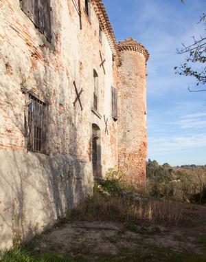 Villarzel-du-Razès chateau front wall